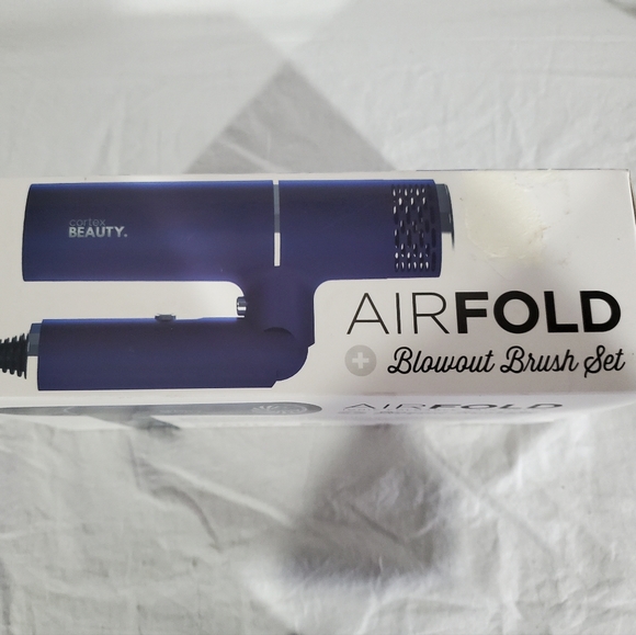 AIRFOLD Ionic Foldable Hai Dryer / Blowout Brush Set with 3 Detachable Heads - Picture 3 of 5